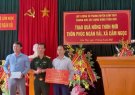 BCH Quân sự huyện Cẩm Thủy tặng quà xây dựng thôn NTM