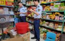 Đội Quản lý thị trường số 5 – Cục Quản lý thị trường tỉnh Thanh Hóa xử phạt vi phạm hành chính 8,5 triệu đồng đối với cơ sở kinh doanh thực phẩm có hành vi vi phạm về điều kiện bảo quản sản phẩm thực phẩm