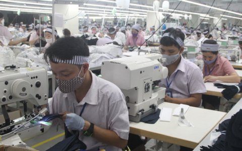 Các doanh nghiệp ở Khu Công nghiệp Bỉm Sơn khôi phục sản xuất, kinh doanh